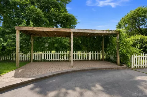 Exterior - 3605 Galbraith Rd, Cincinnati, OH 45236 photo 6 of 11