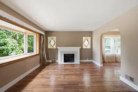 Living - 3605 Galbraith Rd, Cincinnati, OH 45236 photo 2 of 5