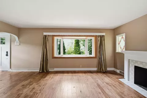 Living - 3605 Galbraith Rd, Cincinnati, OH 45236 photo 3 of 5