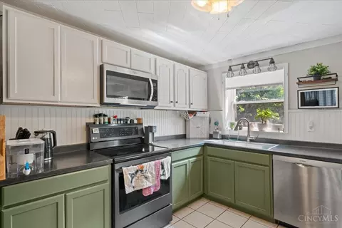 Kitchen - 3461 W Fork Rd, Cincinnati, OH 45211 photo 2 of 3