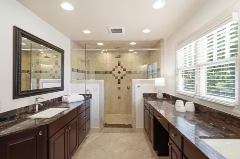 Bath - 2780 Walsh Rd, Cincinnati, OH 45208 photo 5 of 8