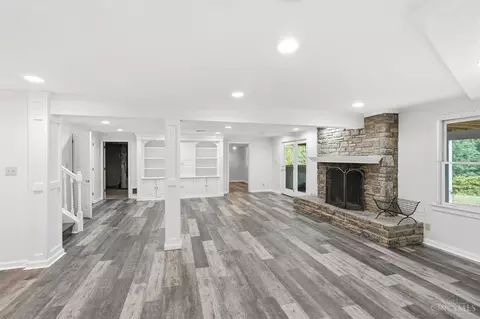 Living - 2780 Walsh Rd, Cincinnati, OH 45208 photo 7 of 9