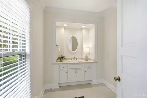 Bath - 2780 Walsh Rd, Cincinnati, OH 45208 photo 2 of 8