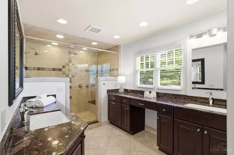 Bath - 2780 Walsh Rd, Cincinnati, OH 45208 photo 3 of 8