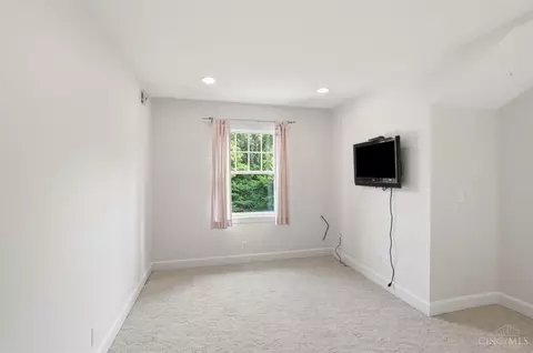 Bedroom - 2780 Walsh Rd, Cincinnati, OH 45208 photo 8 of 9