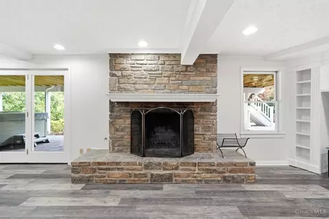 Living - 2780 Walsh Rd, Cincinnati, OH 45208 photo 8 of 9