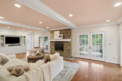 Living - 2780 Walsh Rd, Cincinnati, OH 45208 photo 3 of 9