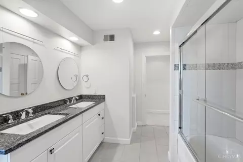 Bath - 2780 Walsh Rd, Cincinnati, OH 45208 photo 7 of 8