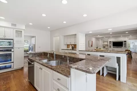 Kitchen - 2780 Walsh Rd, Cincinnati, OH 45208 photo 3 of 9