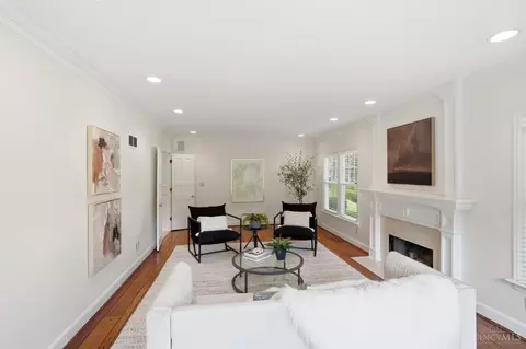Living - 2780 Walsh Rd, Cincinnati, OH 45208 photo 5 of 9