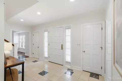 Entry Way - 2780 Walsh Rd, Cincinnati, OH 45208 photo 2 of 4