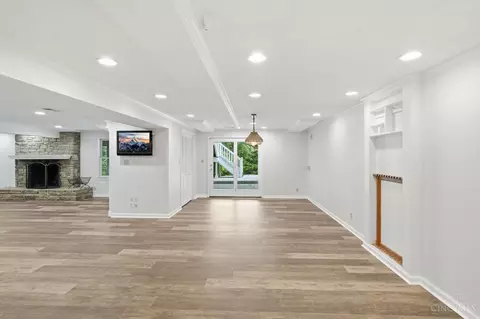 Living - 2780 Walsh Rd, Cincinnati, OH 45208 photo 9 of 9