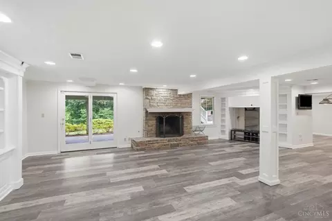Living - 2780 Walsh Rd, Cincinnati, OH 45208 photo 6 of 9