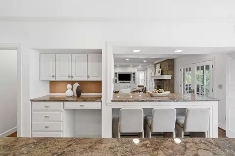 Kitchen - 2780 Walsh Rd, Cincinnati, OH 45208 photo 5 of 9
