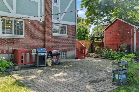 Exterior - 3410 Oakview Pl, Cincinnati, OH 45209 photo 4 of 6