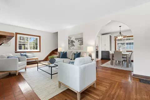 Living - 3410 Oakview Pl, Cincinnati, OH 45209 photo 3 of 3