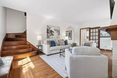 Living - 3410 Oakview Pl, Cincinnati, OH 45209 photo 2 of 3