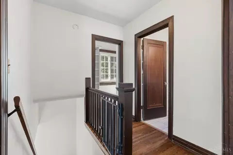 Entry Way - 3410 Oakview Pl, Cincinnati, OH 45209 photo 2 of 2