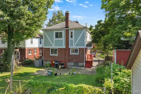 Exterior - 3410 Oakview Pl, Cincinnati, OH 45209 photo 2 of 6