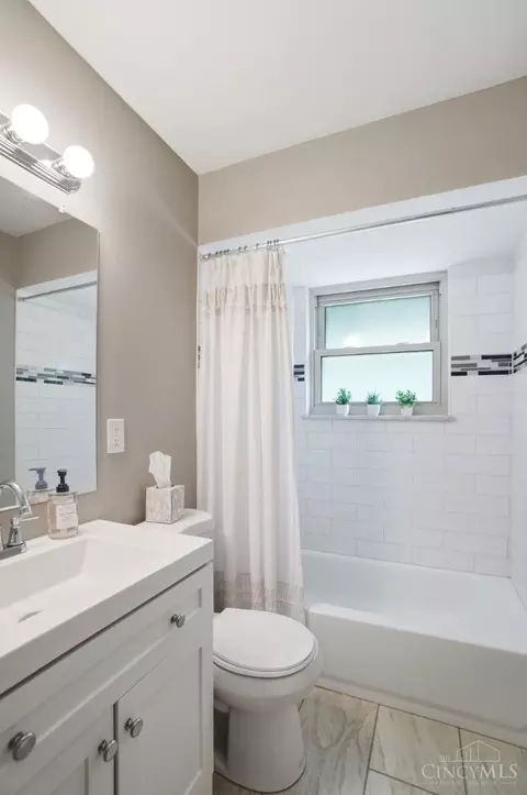 Bath - 1306 Fourth St, Reading, OH 45215 photo 2 of 3