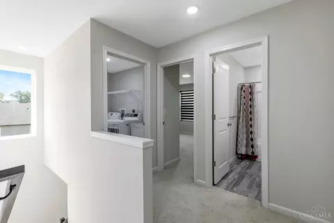 Entry Way - 1291 Heather Rdg, Cincinnati, OH 45233 photo 5 of 5