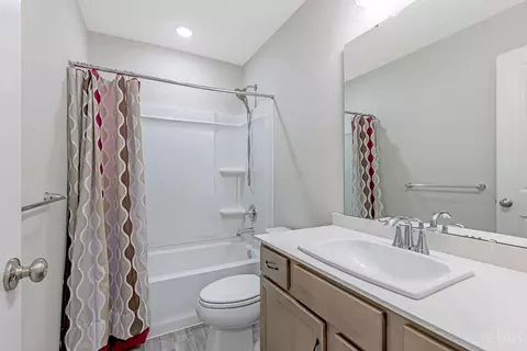 Bath - 1291 Heather Rdg, Cincinnati, OH 45233 photo 2 of 2