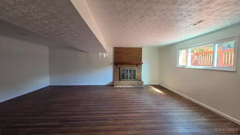 Living - 786 Picket Way, Cincinnati, OH 45245 photo 8 of 8