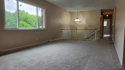 Living - 786 Picket Way, Cincinnati, OH 45245 photo 2 of 8
