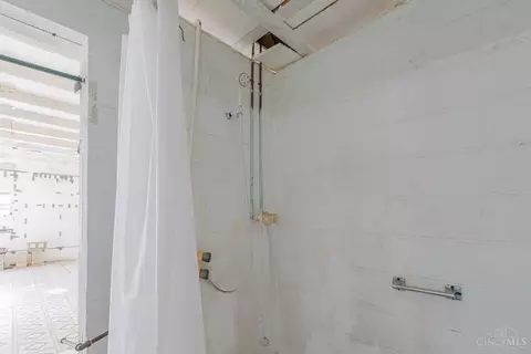 Bath - 6560 Mt Unger Rd, Otway, OH 45657 photo 4 of 5