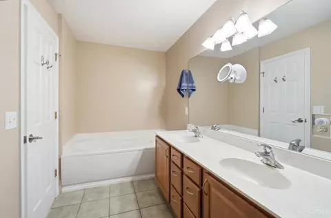 Bath - 2552 Cleinview Ave, Cincinnati, OH 45206 photo 2 of 4