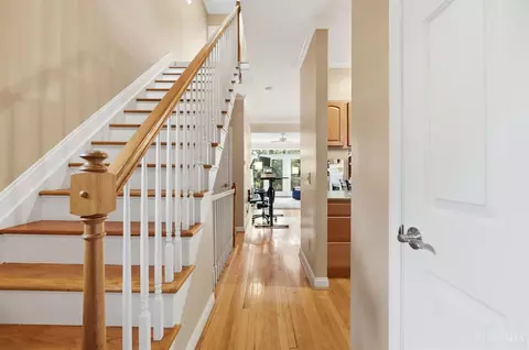 Entry Way - 2552 Cleinview Ave, Cincinnati, OH 45206 photo 1 of 2