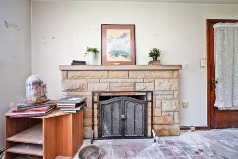 Living - 7007 Harrison Ave, Cincinnati, OH 45247 photo 1 of 2