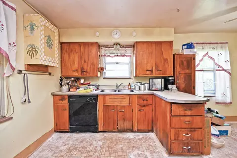 Kitchen - 7007 Harrison Ave, Cincinnati, OH 45247 photo 2 of 5