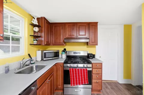 Kitchen - 4716 Maynard Dr, Blue Ash, OH 45242 photo 3 of 3