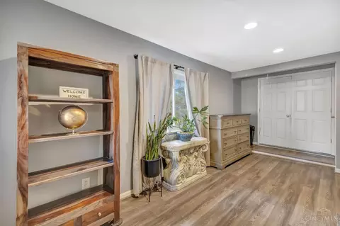 Entry Way - 3953 Kirkup Ave, Cincinnati, OH 45213 photo 2 of 6