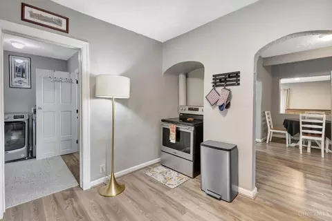Entry Way - 3953 Kirkup Ave, Cincinnati, OH 45213 photo 4 of 6