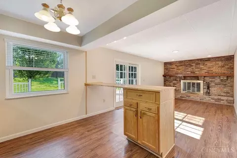 Living - 9800 Delray Dr, Montgomery, OH 45242 photo 4 of 6