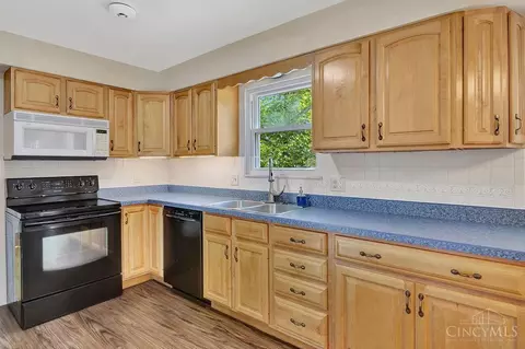 Kitchen - 9800 Delray Dr, Montgomery, OH 45242 photo 1 of 7