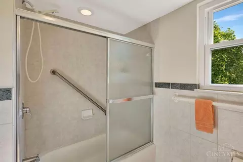 Bath - 9800 Delray Dr, Montgomery, OH 45242 photo 3 of 3