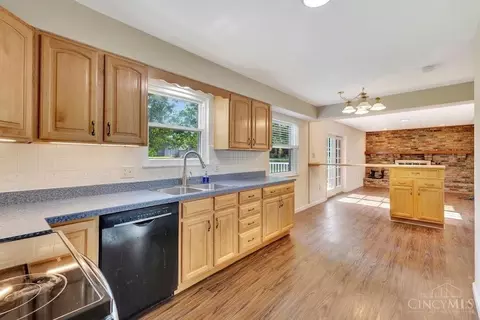 Kitchen - 9800 Delray Dr, Montgomery, OH 45242 photo 7 of 7