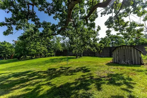 Exterior - 9800 Delray Dr, Montgomery, OH 45242 photo 2 of 7