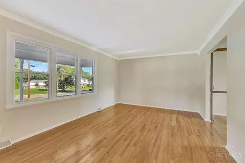 Living - 9800 Delray Dr, Montgomery, OH 45242 photo 2 of 6