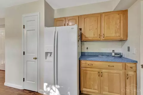 Kitchen - 9800 Delray Dr, Montgomery, OH 45242 photo 5 of 7
