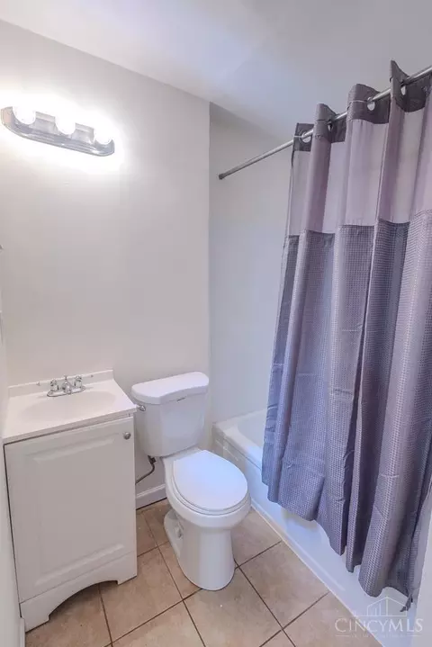 Bath - 1828 Freeman Ave, Cincinnati, OH 45214 photo 1 of 2