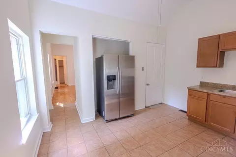 Entry Way - 1828 Freeman Ave, Cincinnati, OH 45214 photo 2 of 2