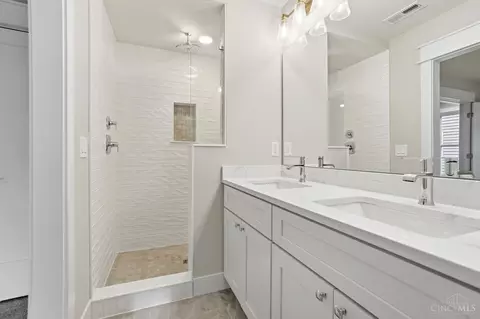Bath - 3309 Bach Ave, Cincinnati, OH 45209 photo 1 of 4