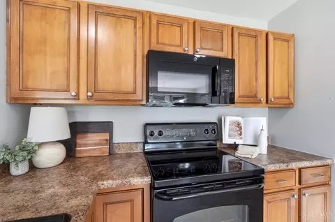 Kitchen - 5236 Crested Owl Ct, Morrow, OH 45152 photo 4 of 4