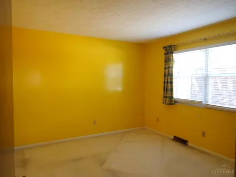 Bedroom - 688 Buff Ct, Cincinnati, OH 45231 photo 3 of 6