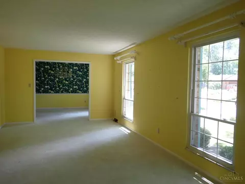 Living - 688 Buff Ct, Cincinnati, OH 45231 photo 1 of 6