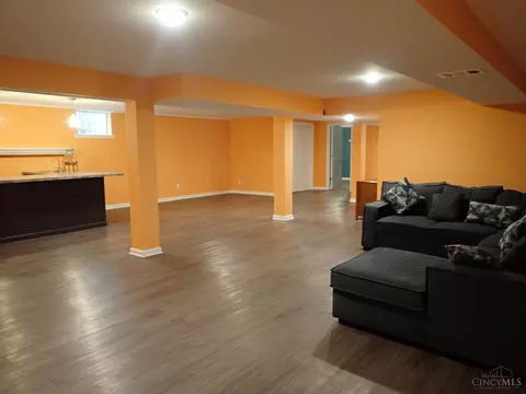 Living - 688 Buff Ct, Cincinnati, OH 45231 photo 6 of 6